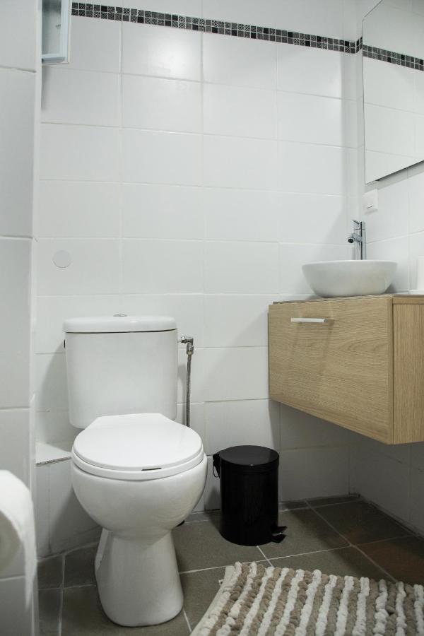 Diamerisma-Grafeio Apartment Piraeus Bagian luar foto