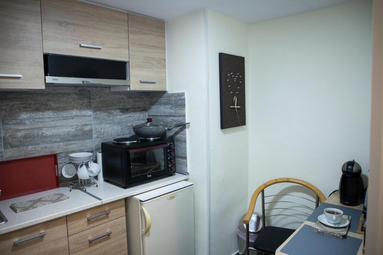 Diamerisma-Grafeio Apartment Piraeus Bagian luar foto
